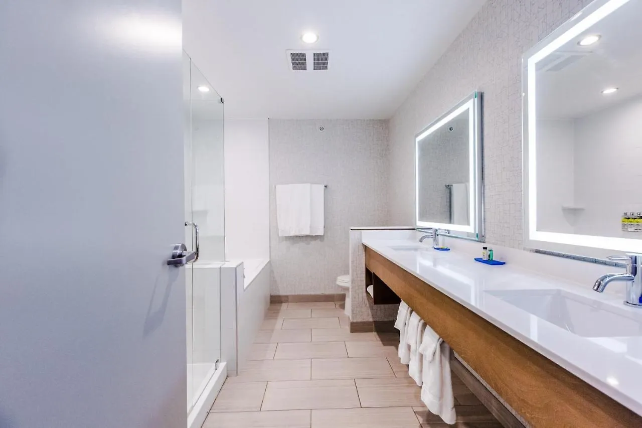 Holiday Inn Express & Suites - West Edmonton-Mall Area By Ihg 3*, Edmonton