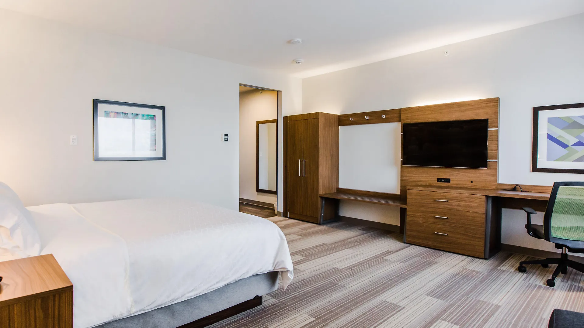 *** Hotel Holiday Inn Express & Suites - West Edmonton-Mall Area By Ihg Canada
