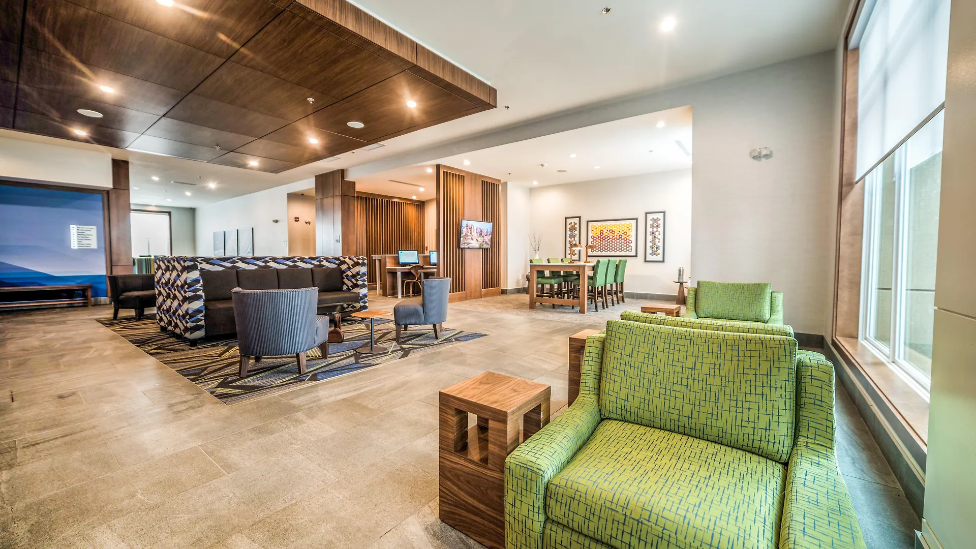 *** Hotel Holiday Inn Express & Suites - West Edmonton-Mall Area By Ihg Canada